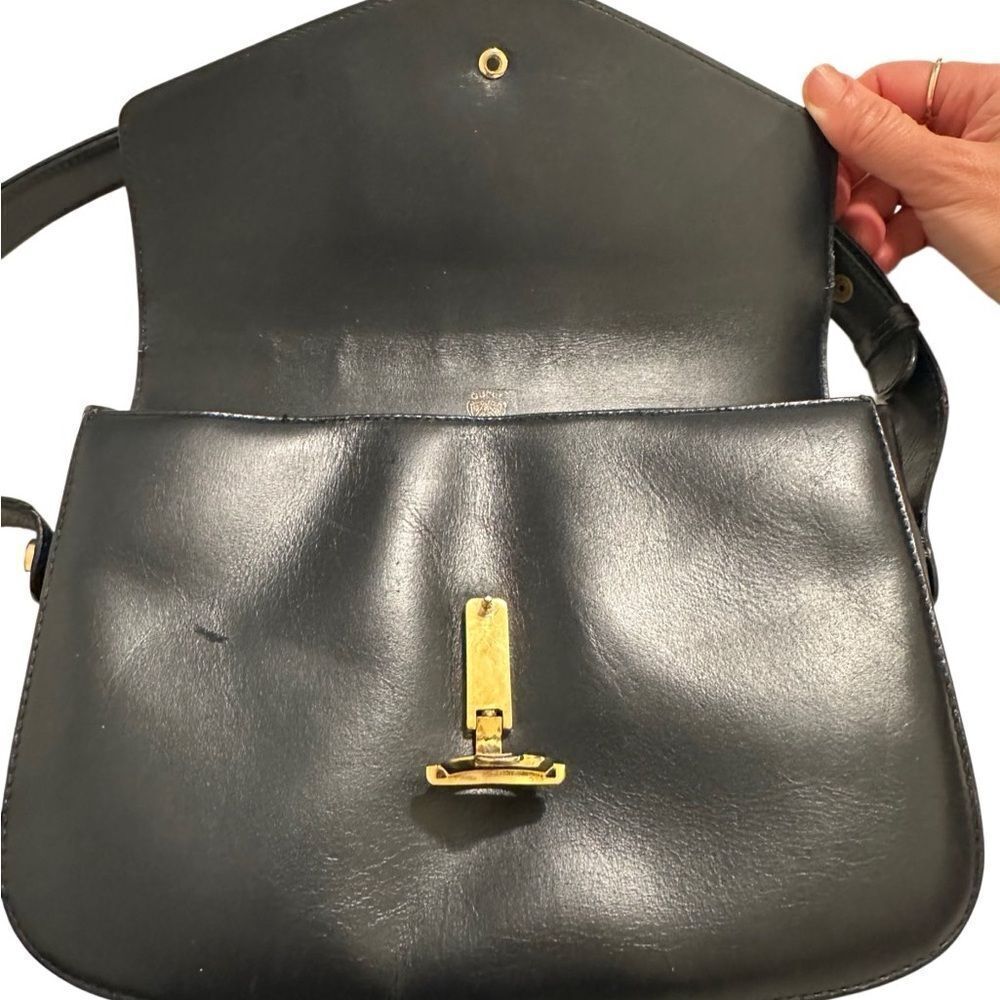 Gucci Black Leather Shoulder Bag with Gold Hardware - Picture 7 of 13